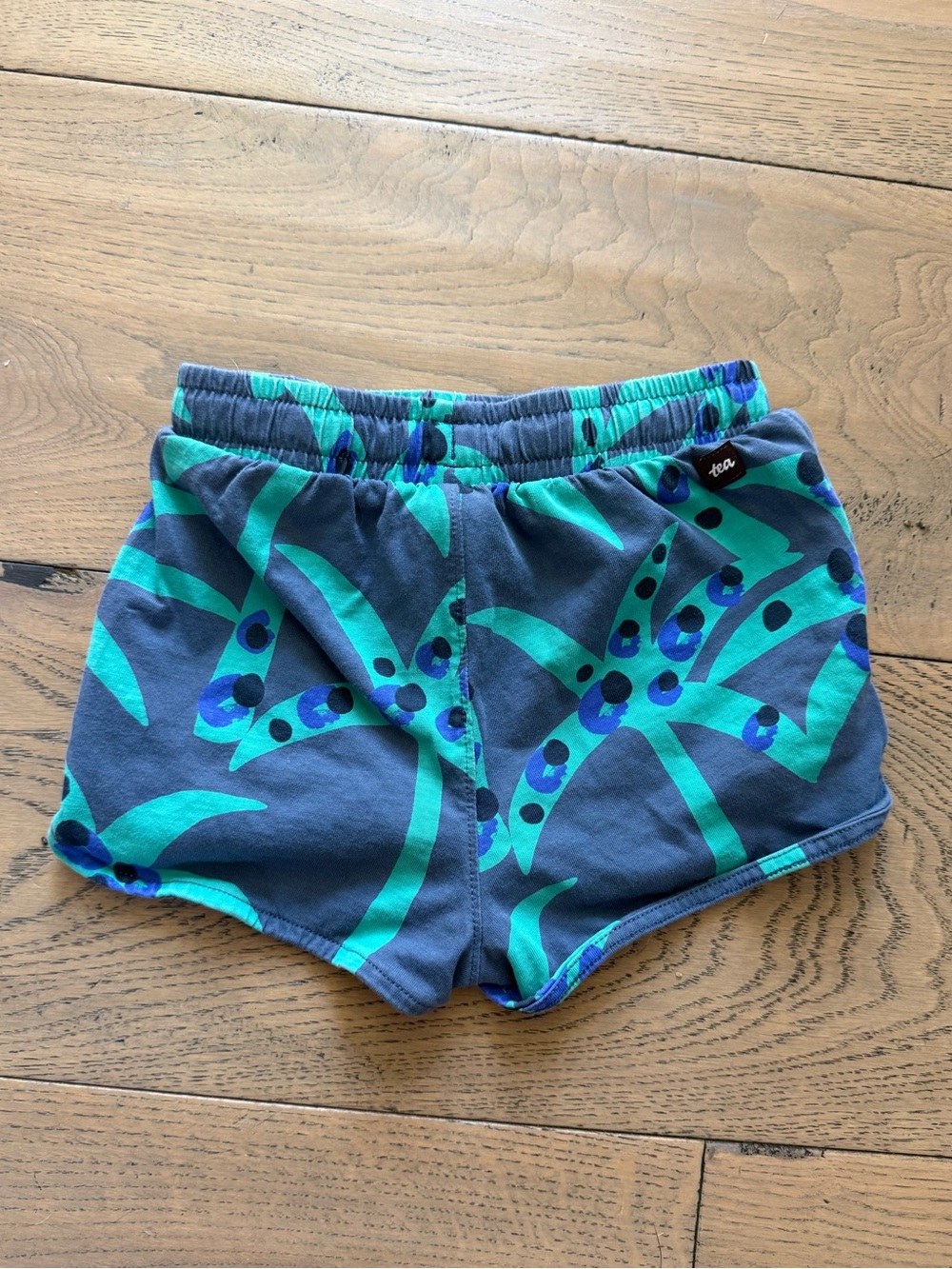 Tea Collection Spotted Palm Tie Waist Shorts 3T